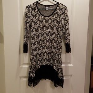 Sharkbite hem lacy tunic